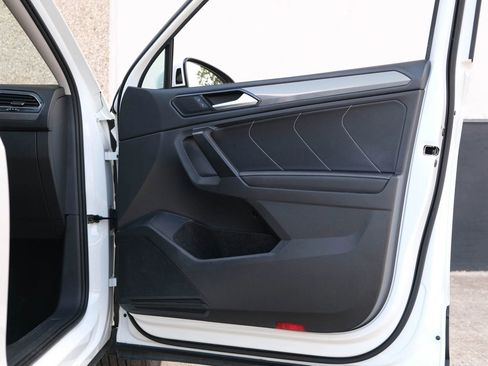 Used 2023 Volkswagen Tiguan SE image 32