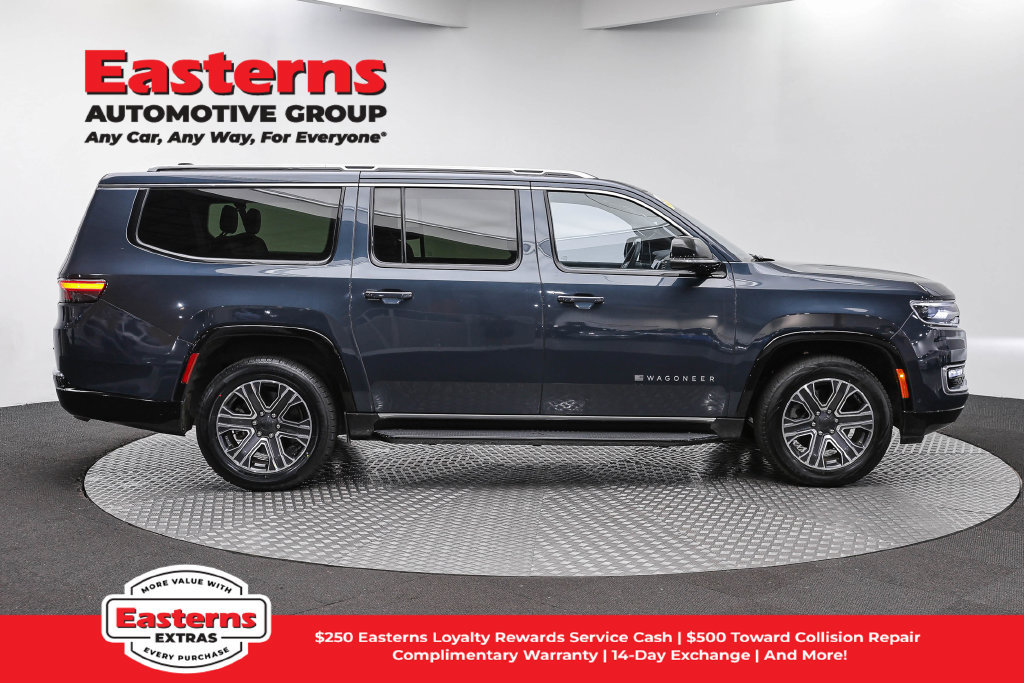 Used 2024 Jeep Wagoneer L Series II w/ Flexible Seating Group RWD image 5