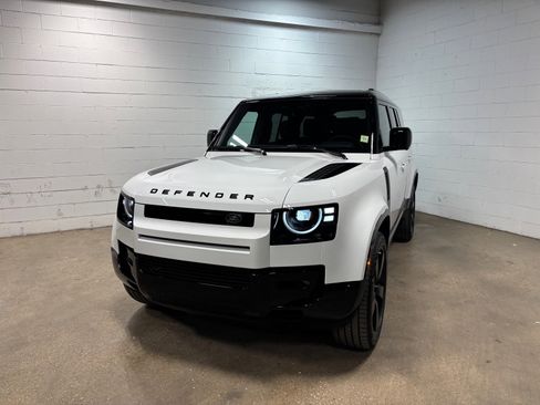 New 2026 Land Rover Defender 130 X-Dynamic SE AWD/4WD image 2