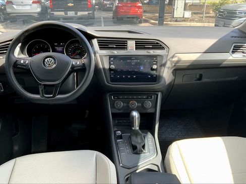 Used 2018 Volkswagen Tiguan SE FWD image 15