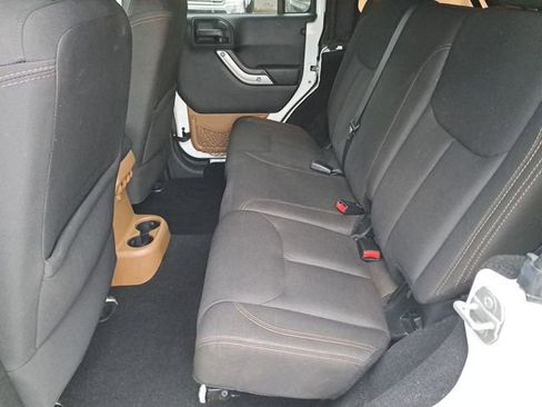 Used 2015 Jeep Wrangler Unlimited Sahara w/ Connectivity Group image 11