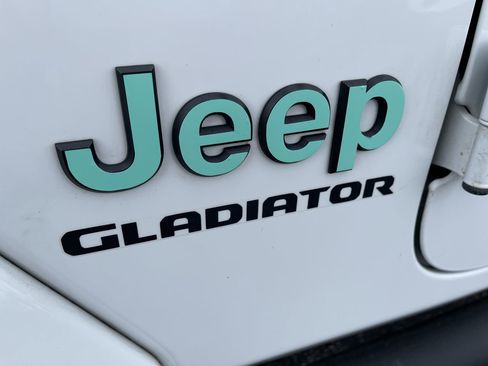 Used 2022 Jeep Gladiator Willys image 31