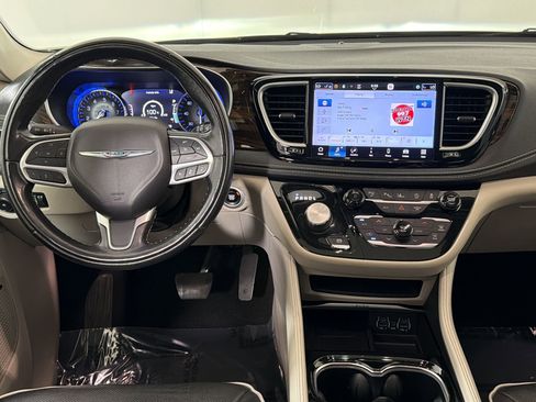 Used 2022 Chrysler Pacifica Limited FWD image 33
