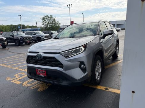 Used 2020 Toyota RAV4 XLE w/ Convenience Package AWD/4WD image 9