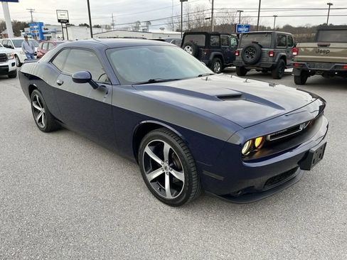 Used 2015 Dodge Challenger SXT image 11