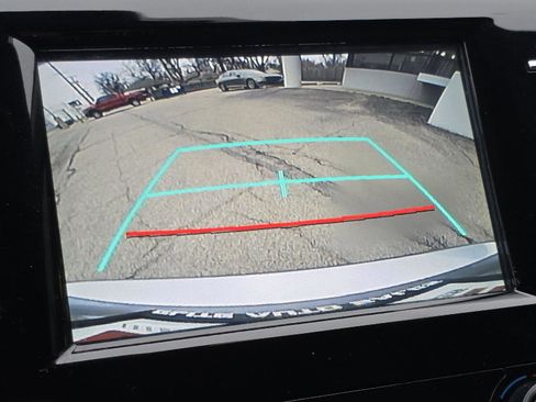 Used 2019 Toyota Camry LE image 21