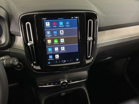 Certified 2024 Volvo XC40 B5 Plus w/ Climate Package image 21