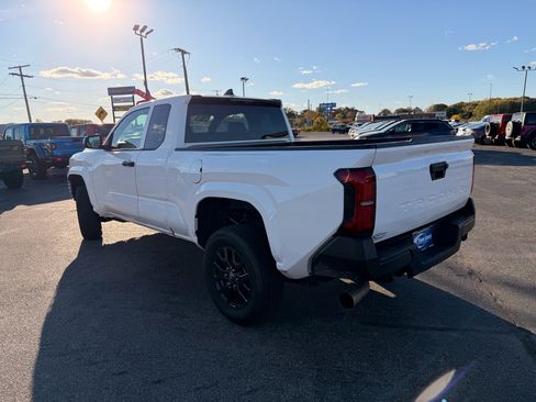 Used 2024 Toyota Tacoma SR image 10