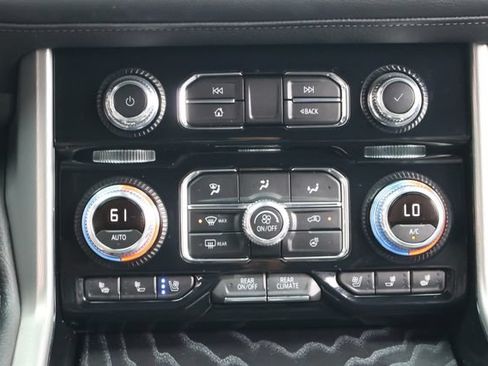 Used 2024 GMC Yukon Denali w/ Advanced Technology Package AWD/4WD image 22