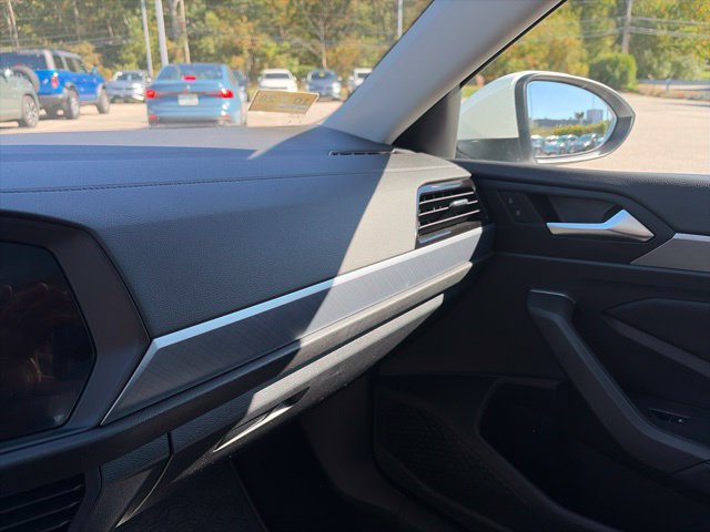 Certified 2023 Volkswagen Jetta SE w/ Panoramic Sunroof Package FWD image 24