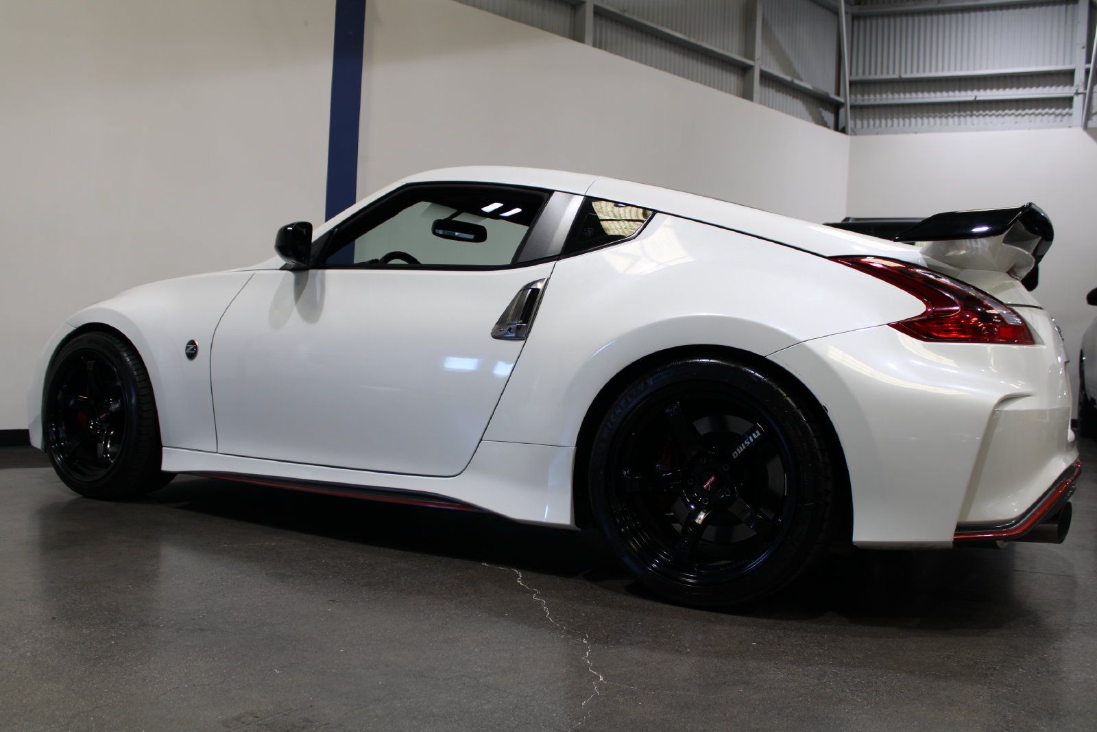 Used 2019 Nissan 370Z NISMO RWD image 10