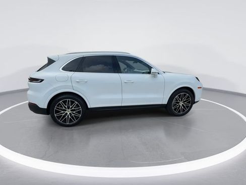 Used 2024 Porsche Cayenne AWD/4WD image 8