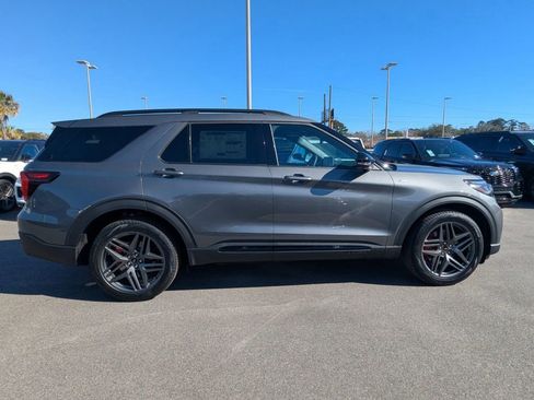 New 2026 Ford Explorer ST-Line image 3