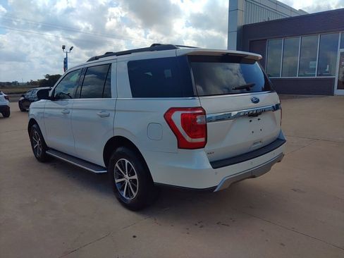 Used 2018 Ford Expedition XLT w/ Equipment Group 202A RWD image 3