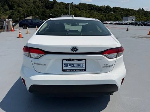 Used 2024 Toyota Corolla LE AWD/4WD image 4