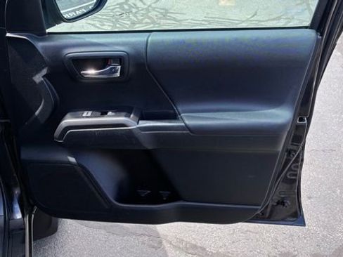 Used 2022 Toyota Tacoma TRD Off-Road w/ Technology Package image 21