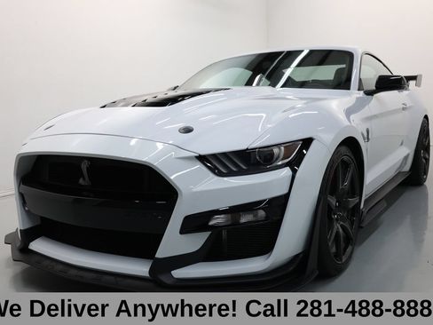 Used 2022 Ford Mustang Shelby GT500 w/ Carbon Fiber Track Pack RWD image 3