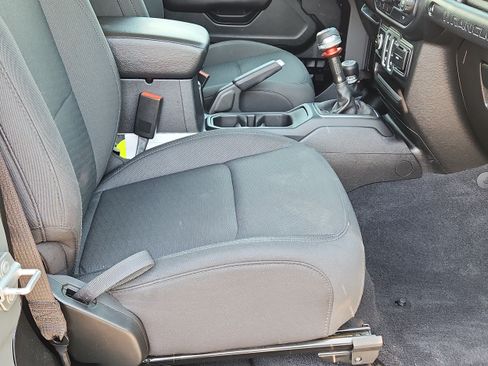 Used 2020 Jeep Wrangler Sport AWD/4WD image 12