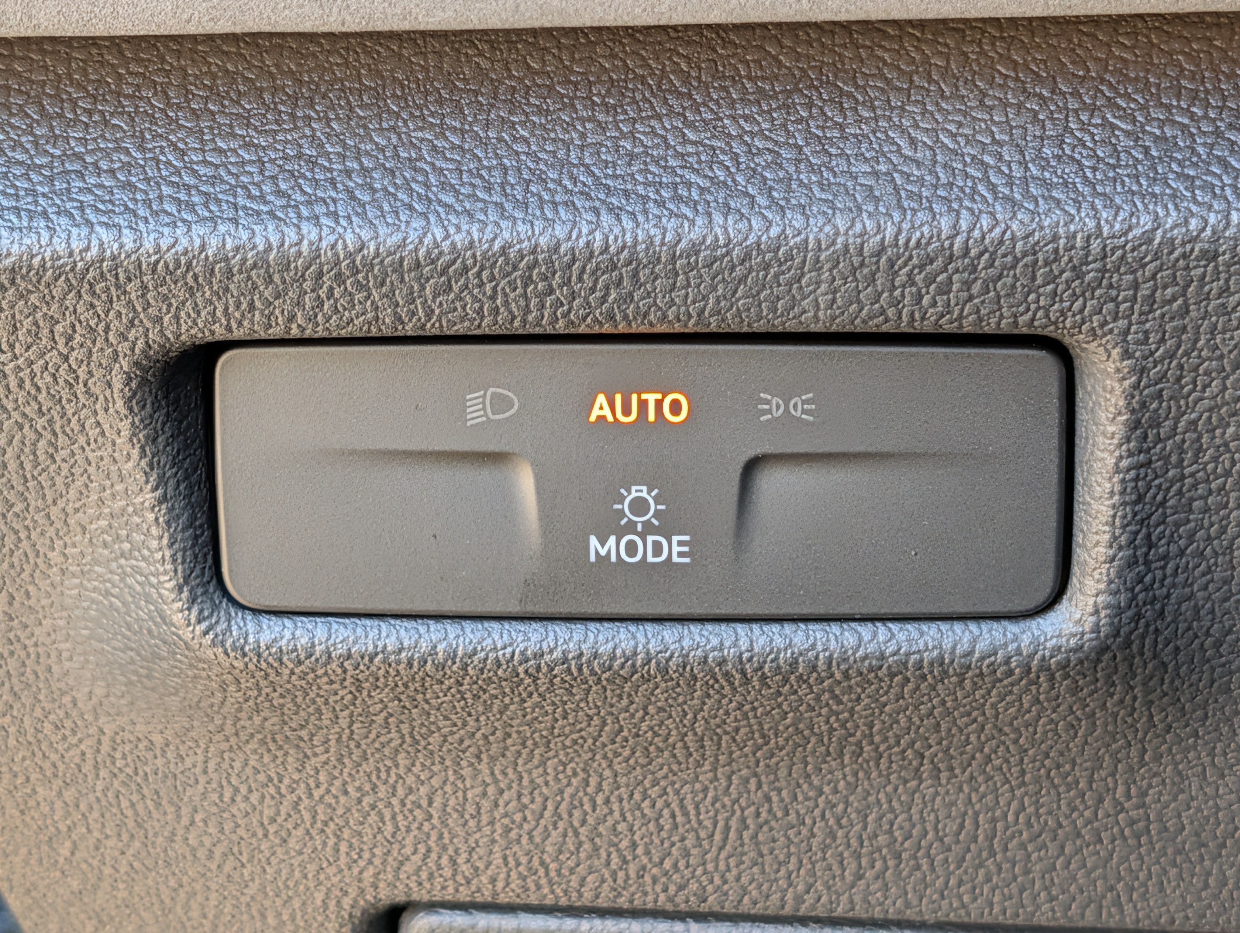 Certified 2026 Volkswagen Tiguan SE R-Line AWD/4WD image 24