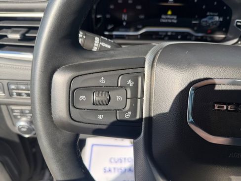 Used 2023 GMC Yukon XL Denali image 34