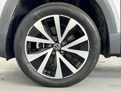 Used 2022 Volkswagen Taos SE w/ Panoramic Sunroof Package AWD/4WD image 35
