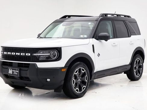 Used 2025 Ford Bronco Sport Outer Banks w/ Outer Banks Tech Package+ image 2