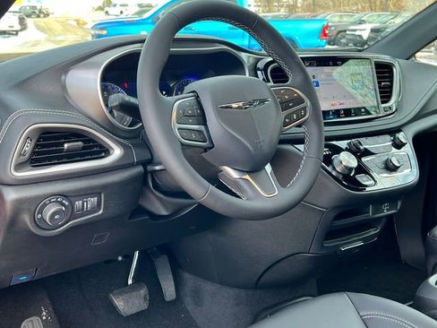 New 2026 Chrysler Pacifica Select image 18