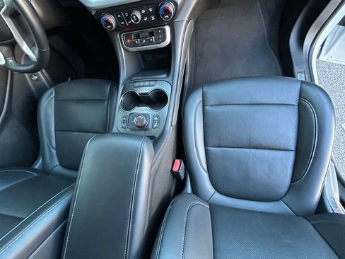 Used 2023 GMC Acadia SLT image 50