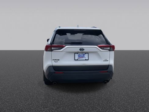 Used 2022 Toyota RAV4 LE AWD/4WD image 8