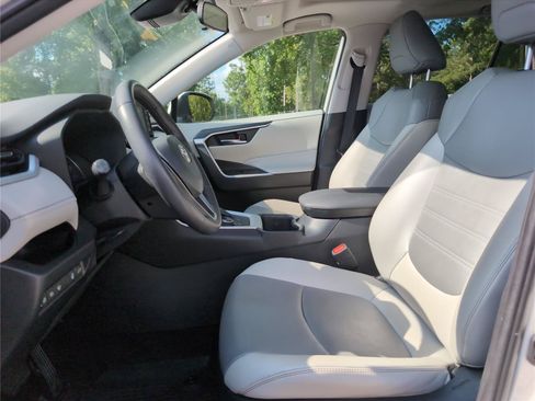 Used 2022 Toyota RAV4 XLE Premium AWD/4WD image 17
