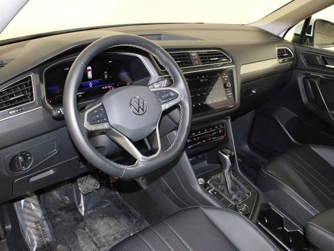 Used 2024 Volkswagen Tiguan SE image 19