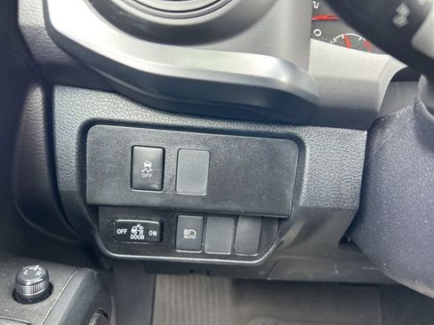 Used 2022 Toyota Tacoma SR AWD/4WD image 17