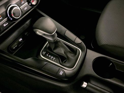 Certified 2025 Kia Soul LX image 17