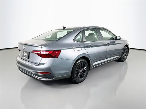 Used 2023 Volkswagen Jetta SE image 10