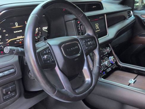 Used 2023 GMC Yukon XL Denali Ultimate AWD/4WD image 7