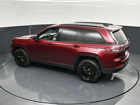Used 2025 Jeep Grand Cherokee Altitude AWD/4WD image 49