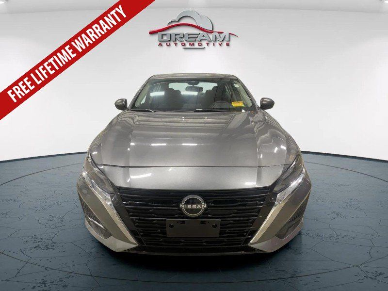 Used 2025 Nissan Altima 2.5 SV FWD image 2