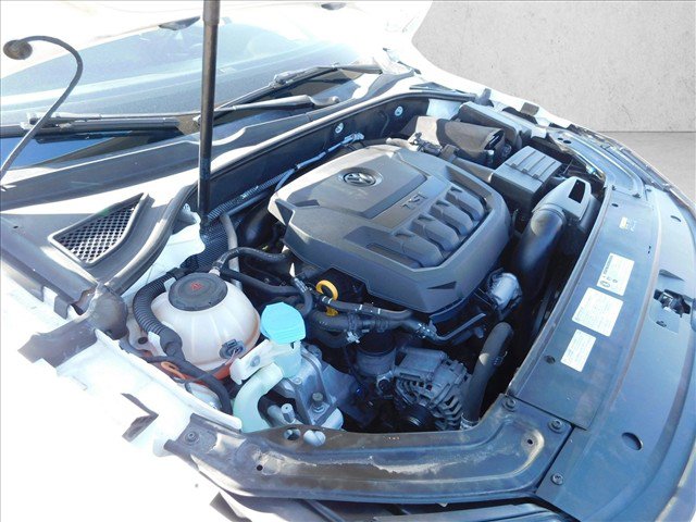 Used 2018 Volkswagen Passat 2.0T R-Line w/ R-Line Lighting Package FWD image 28