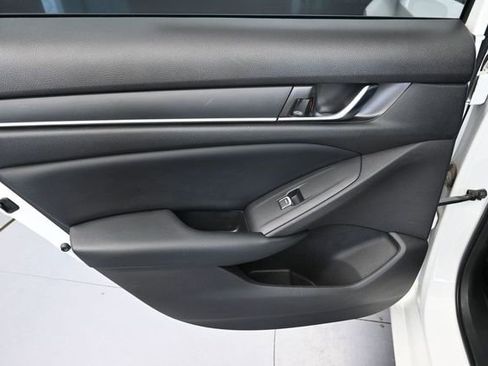 Used 2018 Honda Accord Sport image 29