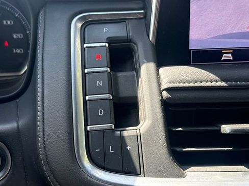 Used 2021 Chevrolet Suburban LT RWD image 23
