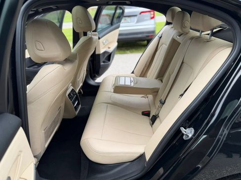 Used 2021 BMW 330i Sedan w/ Convenience Package RWD image 11