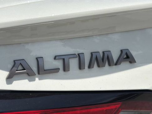 Used 2023 Nissan Altima 2.5 SR FWD image 10