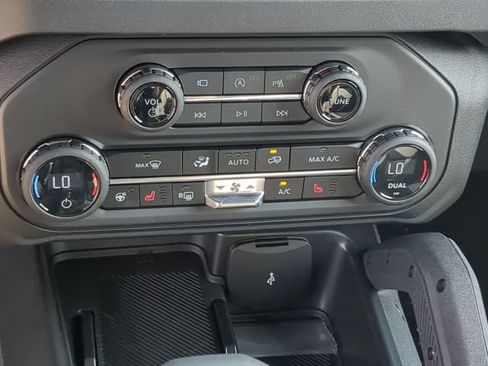 New 2025 Ford Bronco Outer Banks w/ Sasquatch Package AWD/4WD image 27