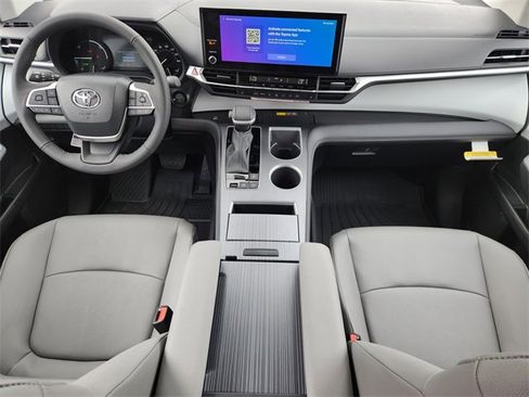 New 2026 Toyota Sienna XLE image 20