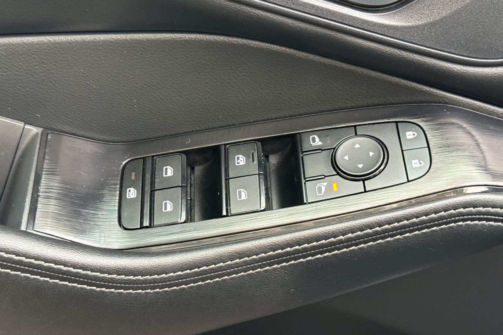 Used 2025 Nissan Rogue SV AWD/4WD image 13