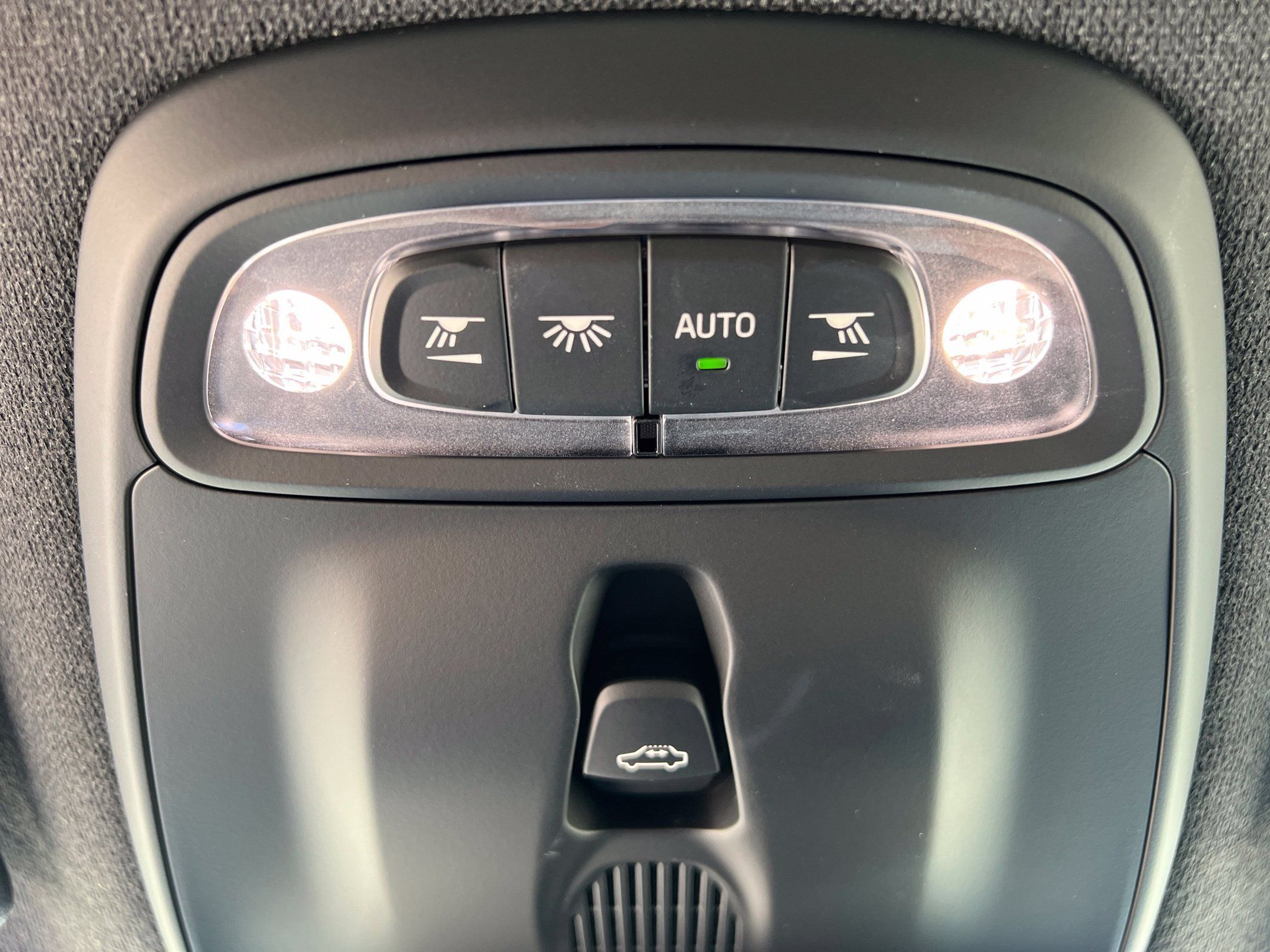 Used 2022 Volvo XC40 T5 R-Design w/ Advanced Package AWD/4WD image 41
