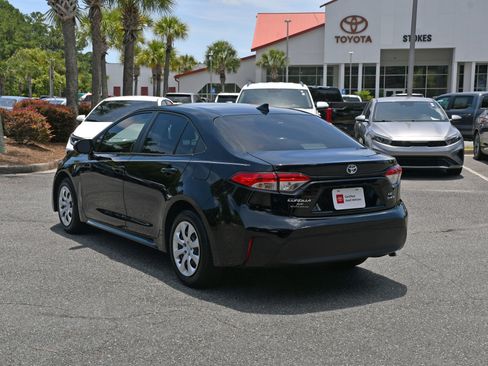 Used 2025 Toyota Corolla LE FWD image 3