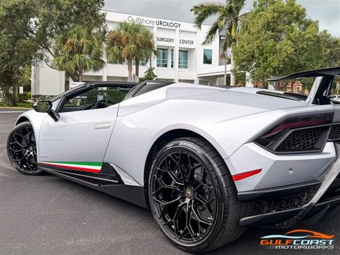 Used 2019 Lamborghini Huracan Performante AWD/4WD image 47