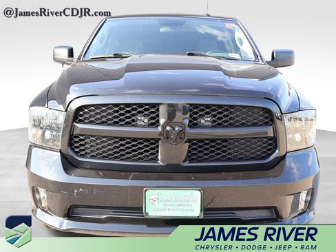 Used 2017 RAM 1500 Express w/ Black Ram 1500 Express Group RWD image 7