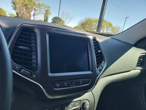 Used 2020 Jeep Cherokee Trailhawk image 27